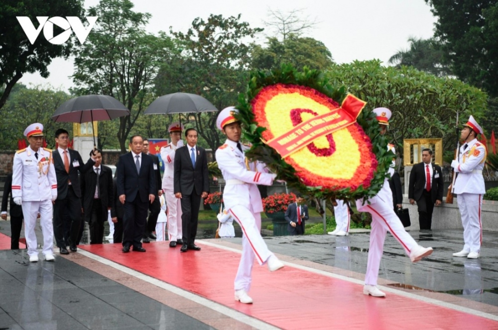 He also lays wreaths at the Monument to Heroic Martyrs.