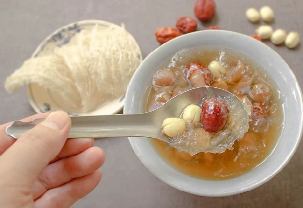 Trẻ dưới 7 tháng tuổi không nên ăn yến sào. (Ảnh minh họa)