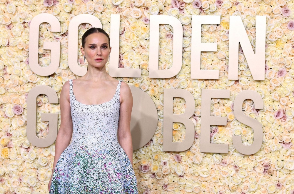 Minh tinh Hollywood Natalie Portman cùng chiếc váy lấp lánh của Dior.