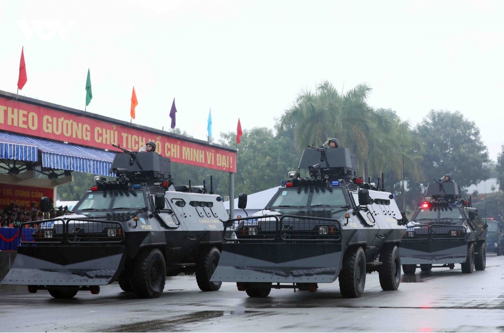 Lực lượng Cảnh sát gìn giữ hòa bình Việt Nam trình diễn các loại xe bọc thép chuyên dụng.