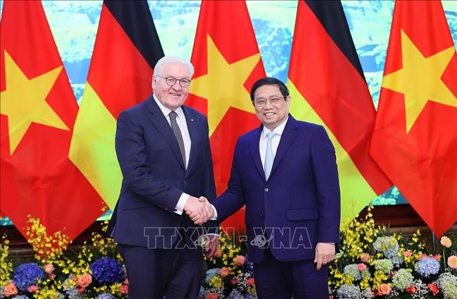 Thủ tướng Phạm Minh Chính và Tổng thống Frank-Walter Steinmeier (Ảnh: TTXVN)