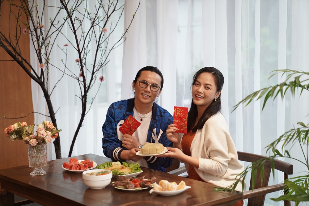Diễn viên Thu Quỳnh diễn xuất trong MV của Mars Anh Tú.