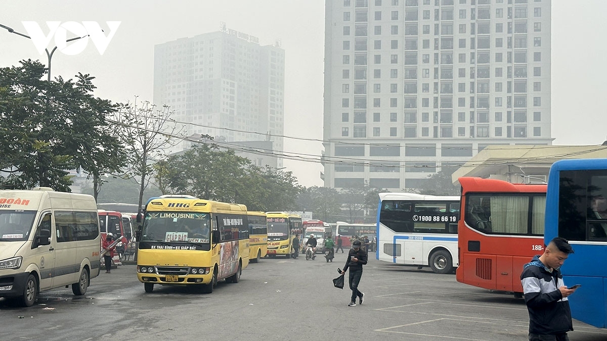 With only few days left until the 2024 Lunar New Year holiday, there are few people choosing to travel home at bus stations in the capital city of Hanoi.