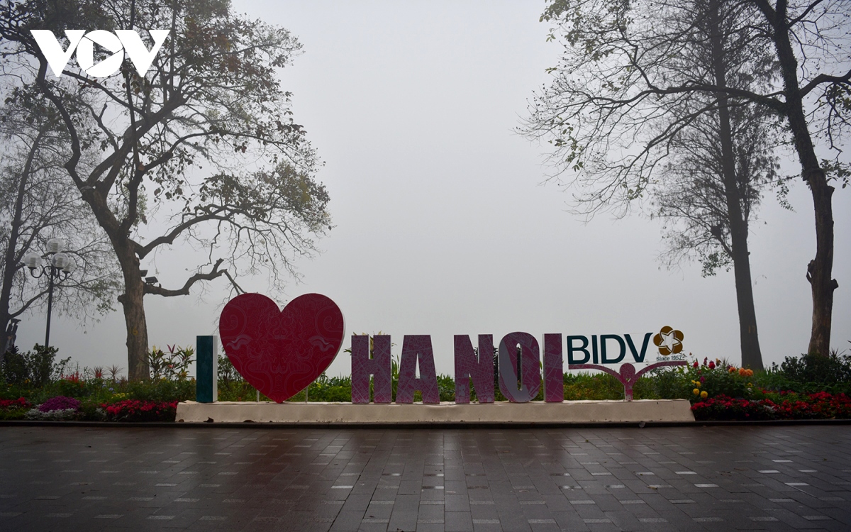 Freezing fog lies over northern localities, including the capital city of Hanoi, on February 2 morning, according to the National Centre for Hydro-Meteorological Forecasting.