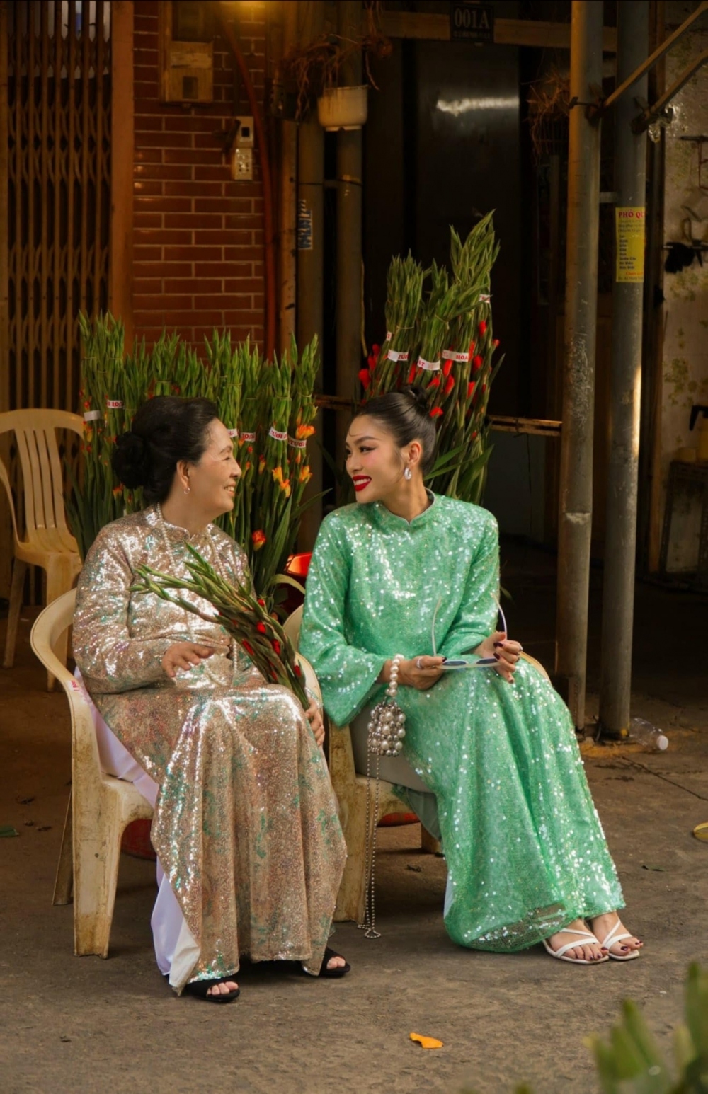 Thảo Nhi Lê chụp ảnh Tết cùng bà