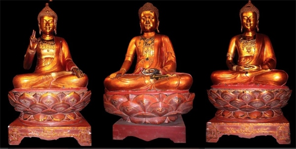 Bộ tượng Tam thế Phật chùa Côn Sơn