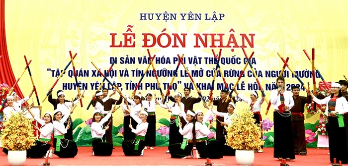 Diễn xướng dân gian độc đáo của dân tộc Mường tại Lễ hội mở cửa rừng