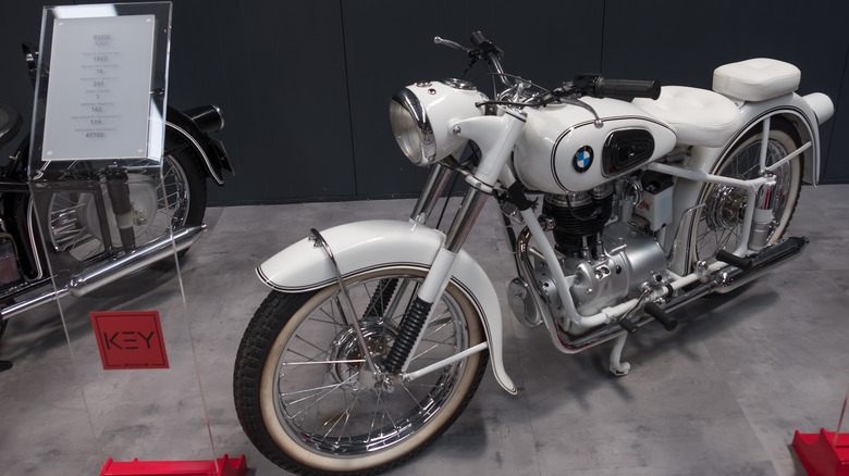 1954-bmw-r253-1693245498.jpg