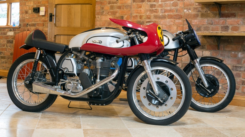 1962-norton-manx-500-1693245498.jpg