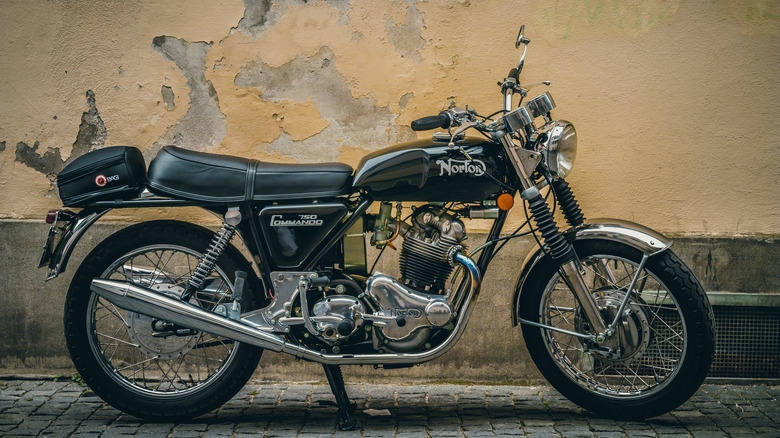 1968-norton-commando-1693245498.jpg