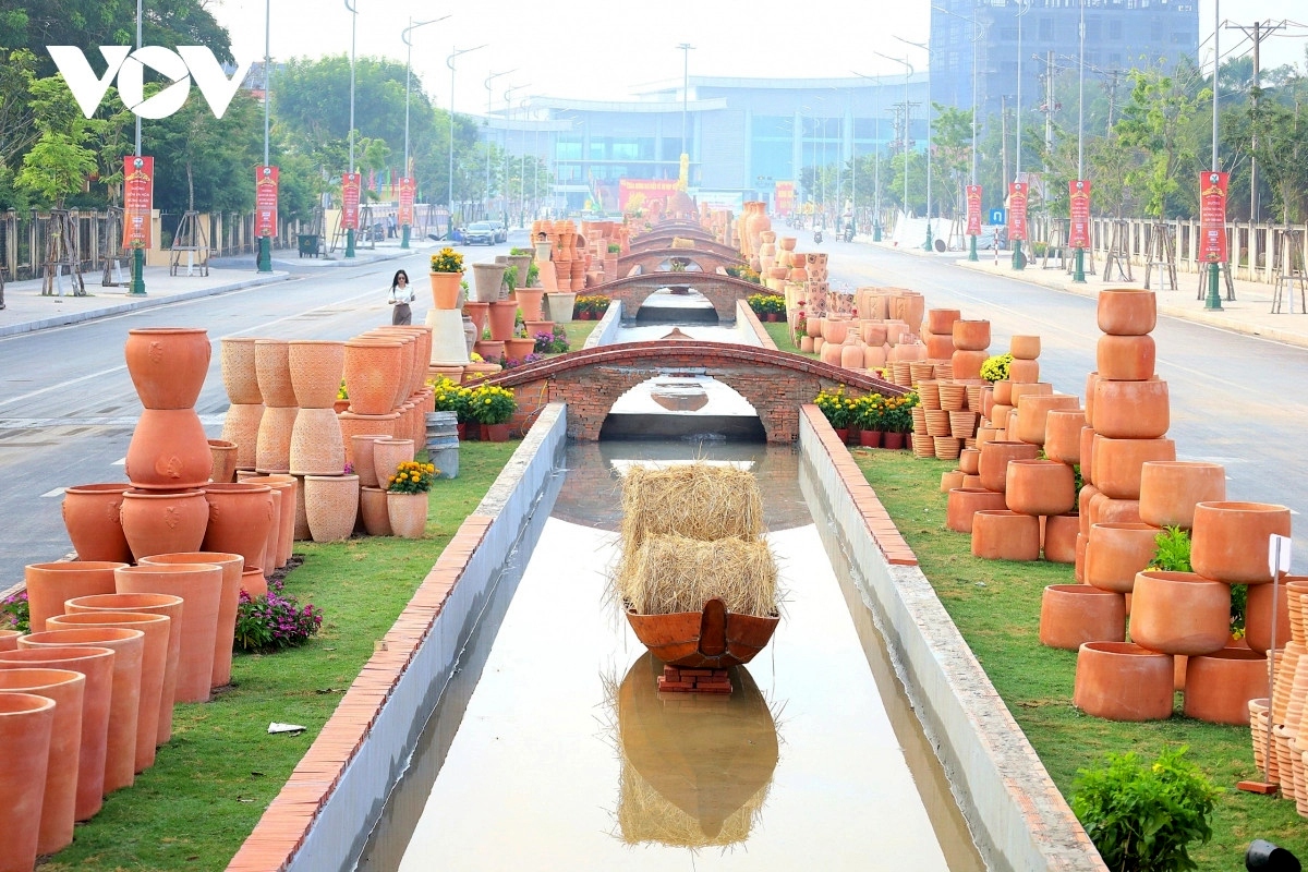The project which has been designed to celebrate 94 years of the Communist Party of Vietnam and the coming lunar New Year holiday (Tet), has a total investment of about VND6.8 billion, sourced mainly from businesses.