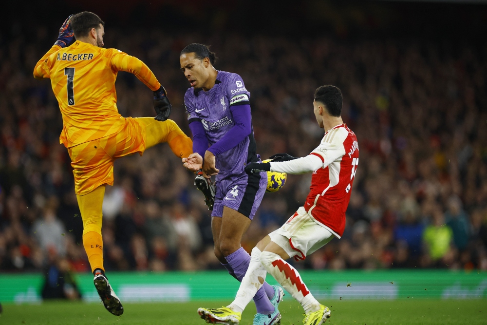 Hưởng lợi nhờ đối phương mắc lỗi, nhưng Liverpool lại sụp đổ vì những sai lầm trong hiệp 2. (Ảnh: Reuters)