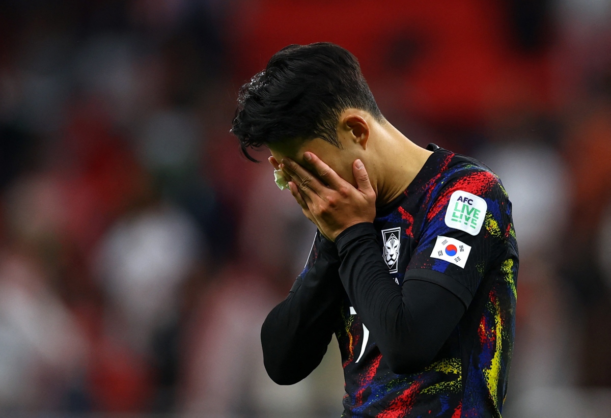Son Heung Min bật khóc sau trận ĐT Hàn Quốc thua ĐT Jordan 0-2. (Ảnh: Reuters)