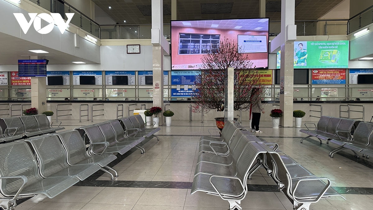 The waiting room for passengers of Giap Bat bus station is almost left empty.
