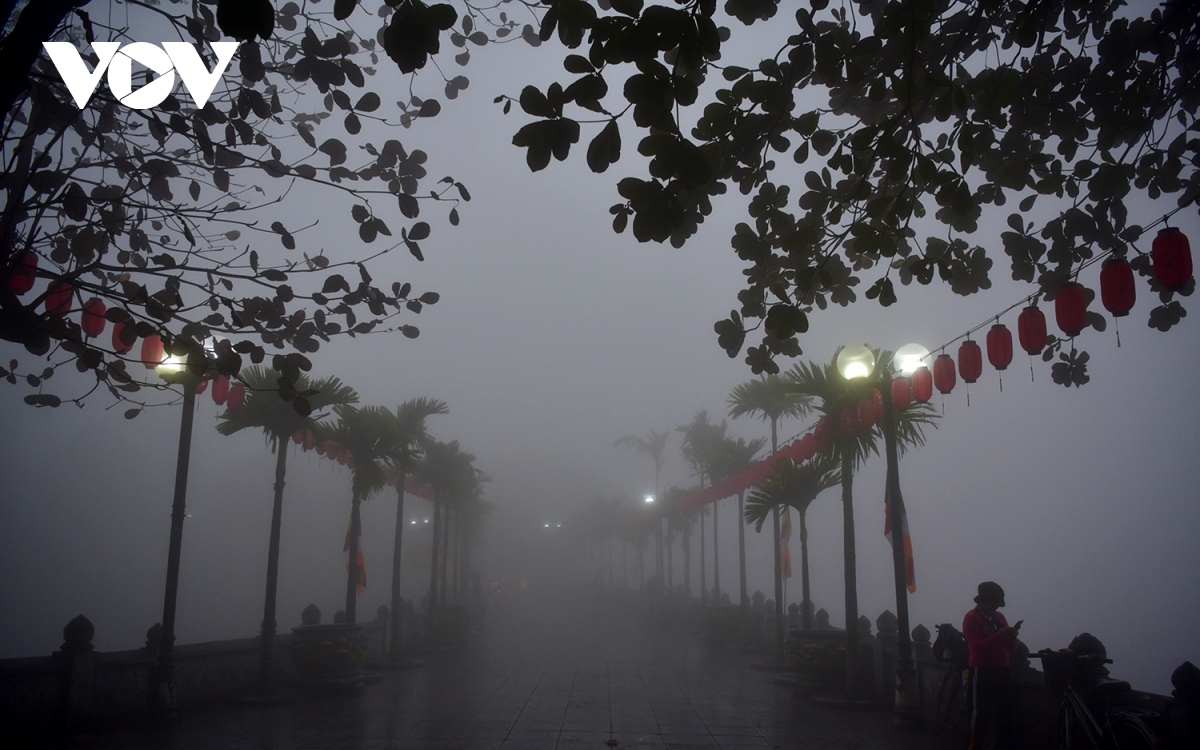Humidity in the air is forecast to stay very high at more than 90%.