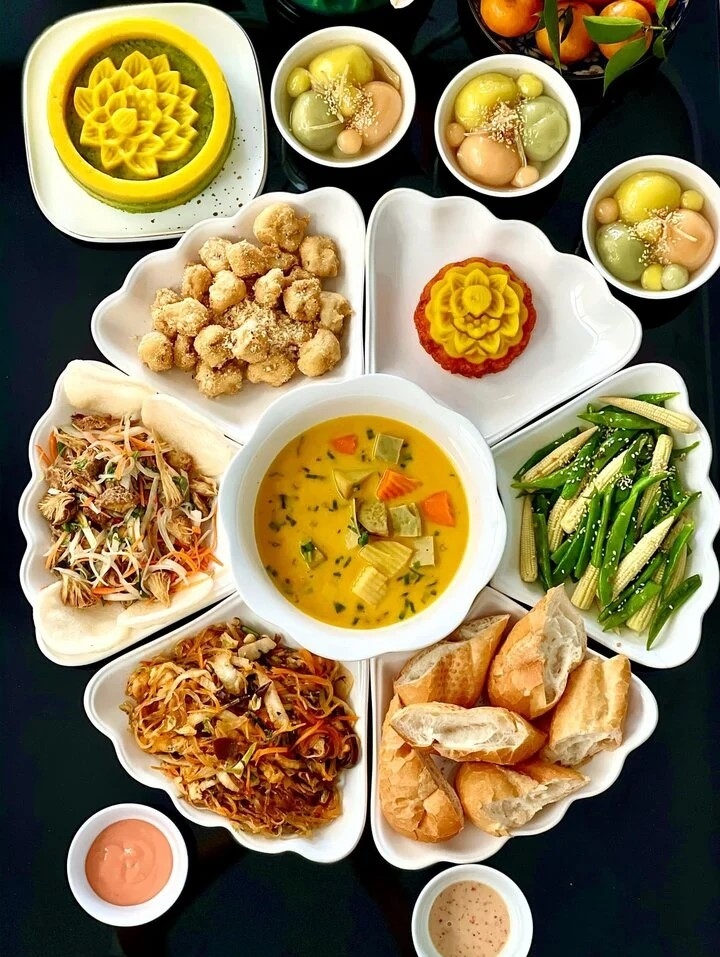 Mâm cỗ chay cúng rằm tháng Giêng. (Ảnh: Đan Vy)