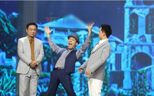 Trung ruồi bày tỏ, cảm xúc khi trở lại Táo Quân 2024 của anh vẫn không khác gì so với những năm trước, thậm chí, năm nay còn mang lại cho anh nhiều cảm xúc hơn. Nhiều nhất chính là cảm xúc hồi hộp, lo lắng, kèm theo đó là một chút bồi hồi, nhung nhớ. Những ký ức về Táo Quân của những năm trước cũng ùa về trong anh, từ những lúc bản thân còn chập chững bước lên sân khấu Táo Quân 2017, từ những điều chỉ dạy của thế hệ đàn anh đi trước. Gặp nhau cuối năm - Táo Quân 2024 là năm thứ 8 Trung ruồi góp mặt trong chương trình. (Theo: Dân Việt)