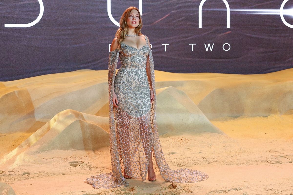 Lea Seydoux trong chiếc váy Louis Vuitton thêu tinh xảo.