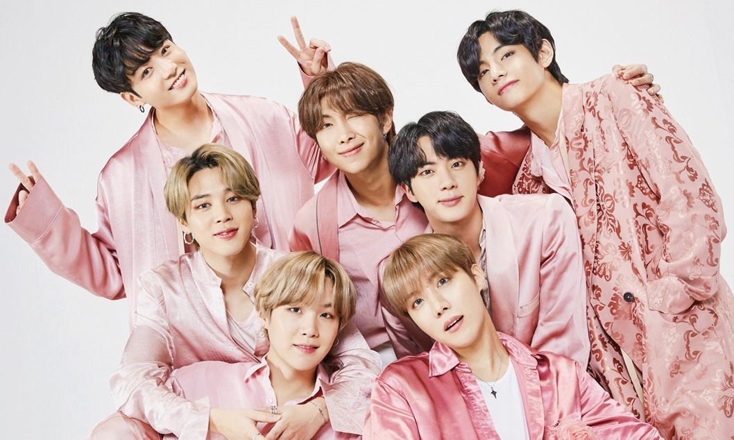 Nhìn lại quá trình nỗ lực thời gian qua của BTS, có lẽ ánh hào quan mà nhóm nhận được là hoàn toàn xứng đáng.