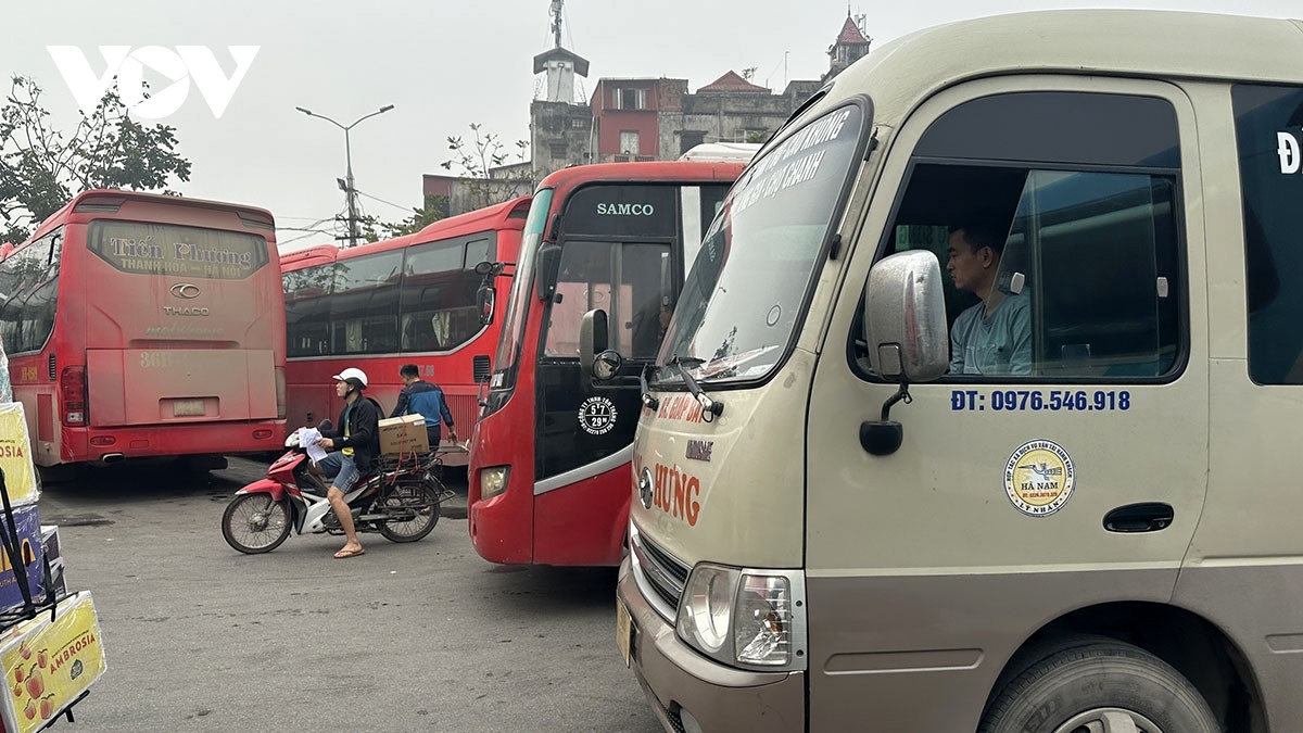 Busses depart in time but they carry only four or five passengers each.