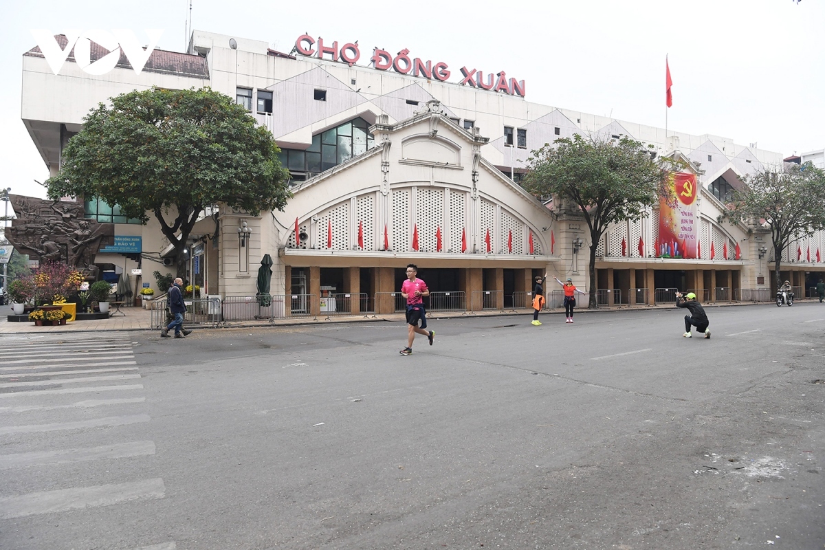 Dong Xuan market area is more deserted than usual