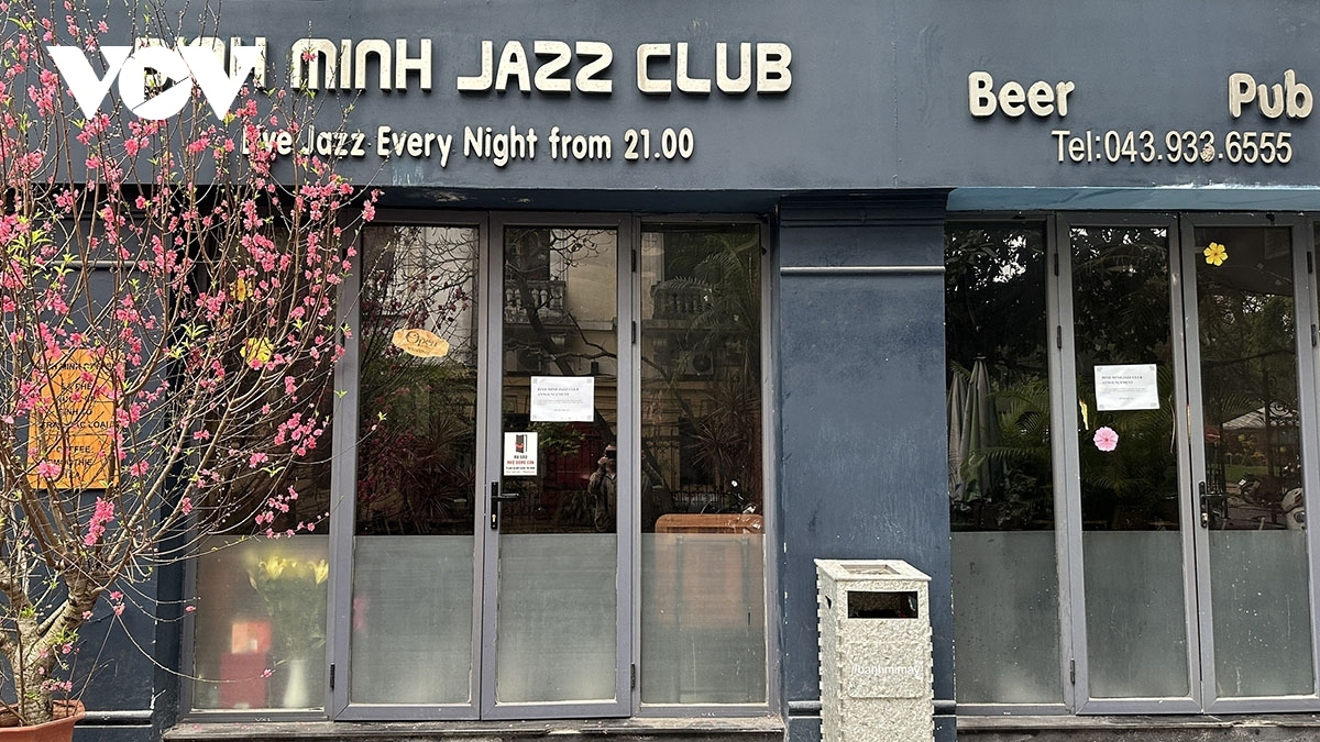 A Jazz club closes for the holiday.