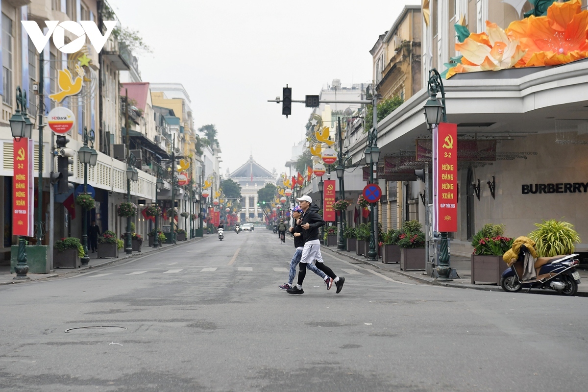 A peaceful corner of Trang Tien street 