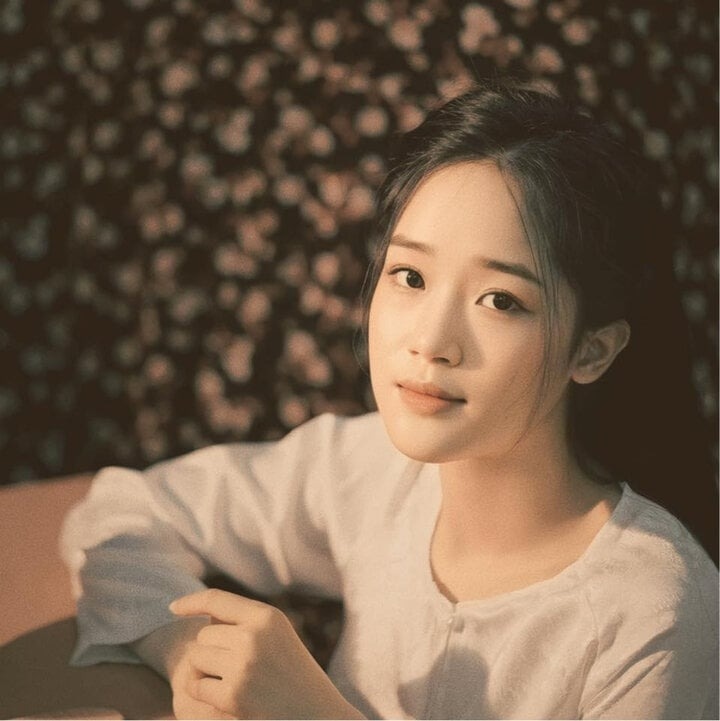 Theo nữ diễn viên, khi bắt đầu làm phim, cô đã được nghệ sĩ Cao Nguyệt Hằng chỉ bảo rất nhiều: "Cô giáo Nguyệt Hằng đã dạy Thùy Linh diễn xuất, cách phát âm, đài từ, cử chỉ, ánh mắt. Bên cạnh đó, NSND Trung Hiếu, đạo diễn Trần Lực, Anh Tuấn… cũng hỗ trợ cho Thùy Linh nhiều. Được các cô chú, anh chị trong đoàn chỉ dạy nên bản thân tôi cũng bớt áp lực hơn một chút", Thùy Linh trải lòng.