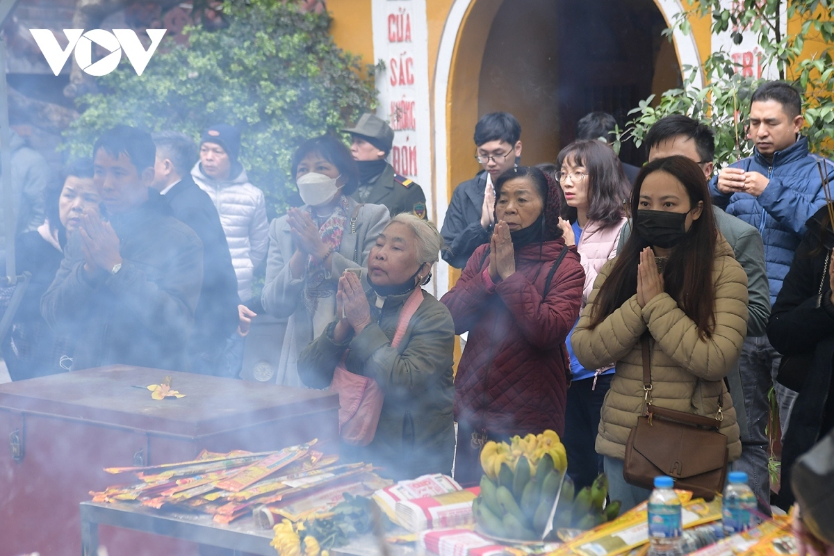 People go on a pilgrimage at Quan Su Pagoda.