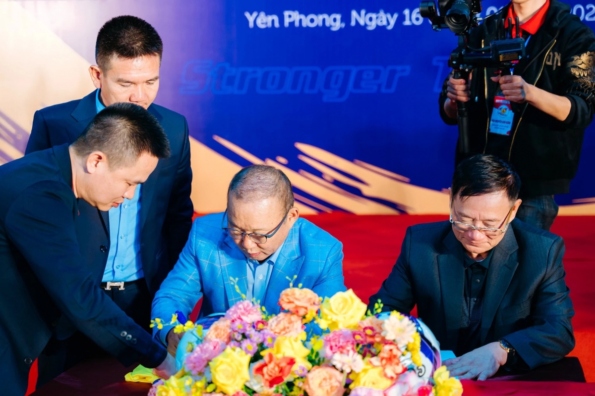 Korean coach Park Hang-seo now works as chief consultant for Bac Ninh FC, a newly established football club in Vietnam. (Photo: thanhnien.vn)