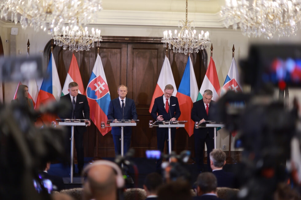 Sự chia rẽ về quan điểm đối với Ukraine trong nội bộ liên minh Nhóm Visegrad (V4).