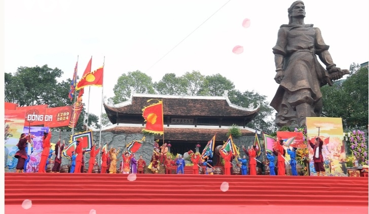 Since then, activities held to celebrate the victory have taken place annually on Dong Da Hill on the fifth day of the first lunar month.