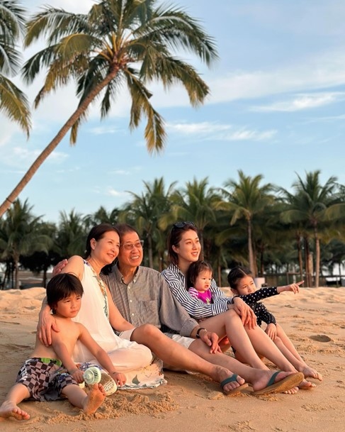Đầu năm nay, Chung Gia Hân khiến fan Việt thích thú khi khoe ảnh kỳ nghỉ gia đình tại Việt Nam. Fan đã nhận ra ngay địa điểm người đẹp TVB check-in chính là khu nghỉ dưỡng Regent Phu Quoc.