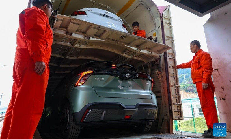 Năm ngoái, Trung Quốc đã xuất khẩu 4,91 triệu xe ô tô, lần đầu tiên vươn lên vị trí số 1 thế giới (Ảnh: Tân Hoa xã)