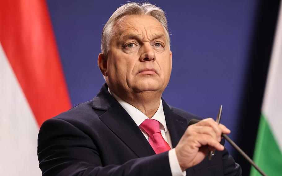 Thủ tướng Hungary tìm cách giải quyết khủng hoảng sau khi Tổng thống từ chức