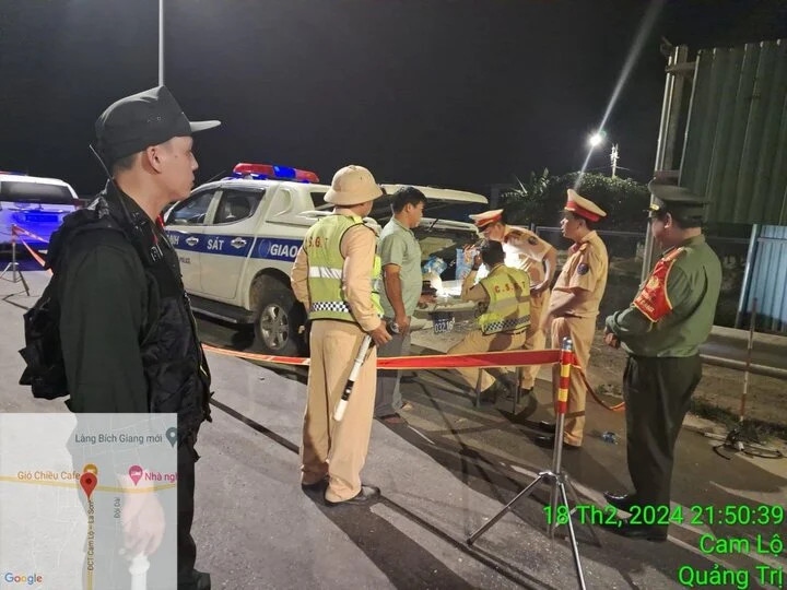 CSGT tăng cường xử phạt tài xế vượt ẩu trên đường cao tốc Cam Lộ - La Sơn.