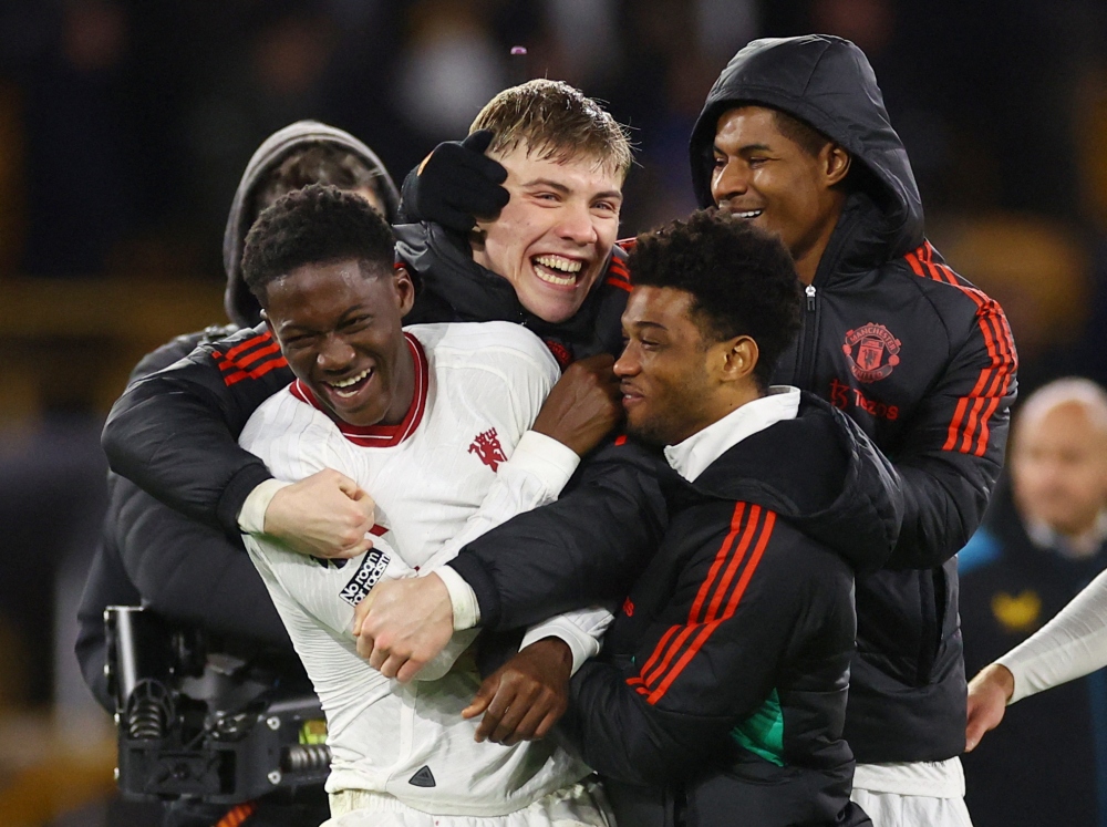 Mainoo toả sáng giúp MU thắng Wolves 4-3. (Ảnh: Reuters)