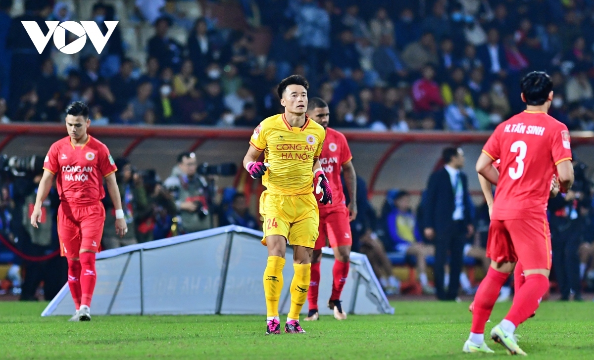 Thủ môn Bùi Tiến Dũng là 1 trong 3 cầu thủ sẽ tới HAGL theo dạng cho mượn từ CLB CAHN