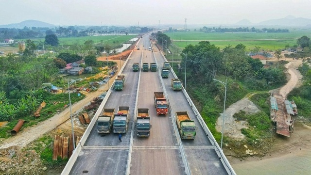 Nâng cấp các tuyến đường bộ cao tốc đã được đầu tư phân kỳ đạt quy mô cao tốc hoàn chỉnh, phù hợp với tiêu chuẩn thiết kế, nhu cầu vận tải.