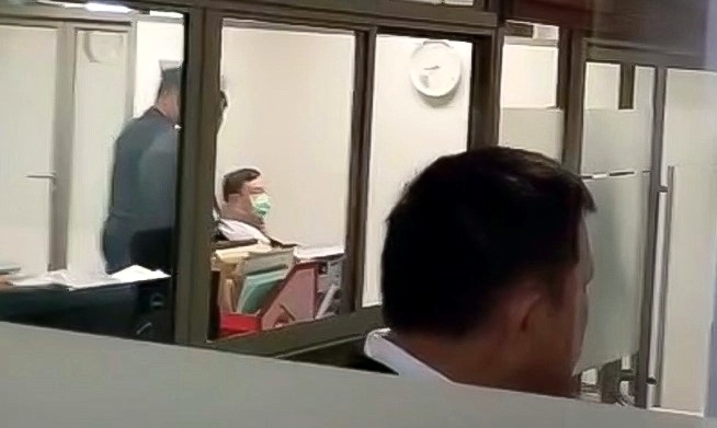 Cựu Thủ tướng Thái Lan Thaksin Shinawatra trình diện tại Văn phòng Tổng Chưởng lý. Nguồn: Thaienquirer