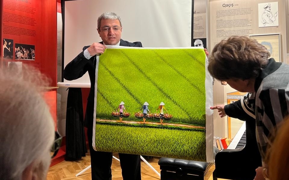 dai su Azerbaijan Mehdizada noi ve Viet Nam, 2 -dsq Azer tai VN.jpg