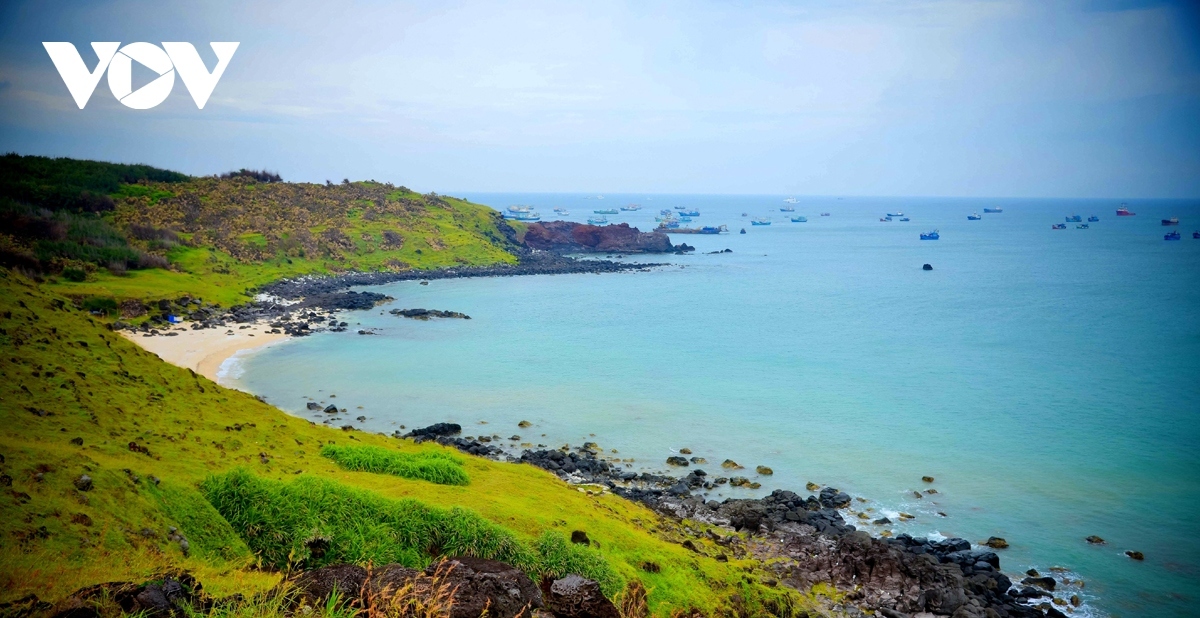 Binh Thuan is regarded as the most attractive emerging destination for Tet as tourists can take a tour to Cu Lao Cau, Phu Quy island, Co Thach beach, Ke Ga beach, and join impressive cultural festivals. 