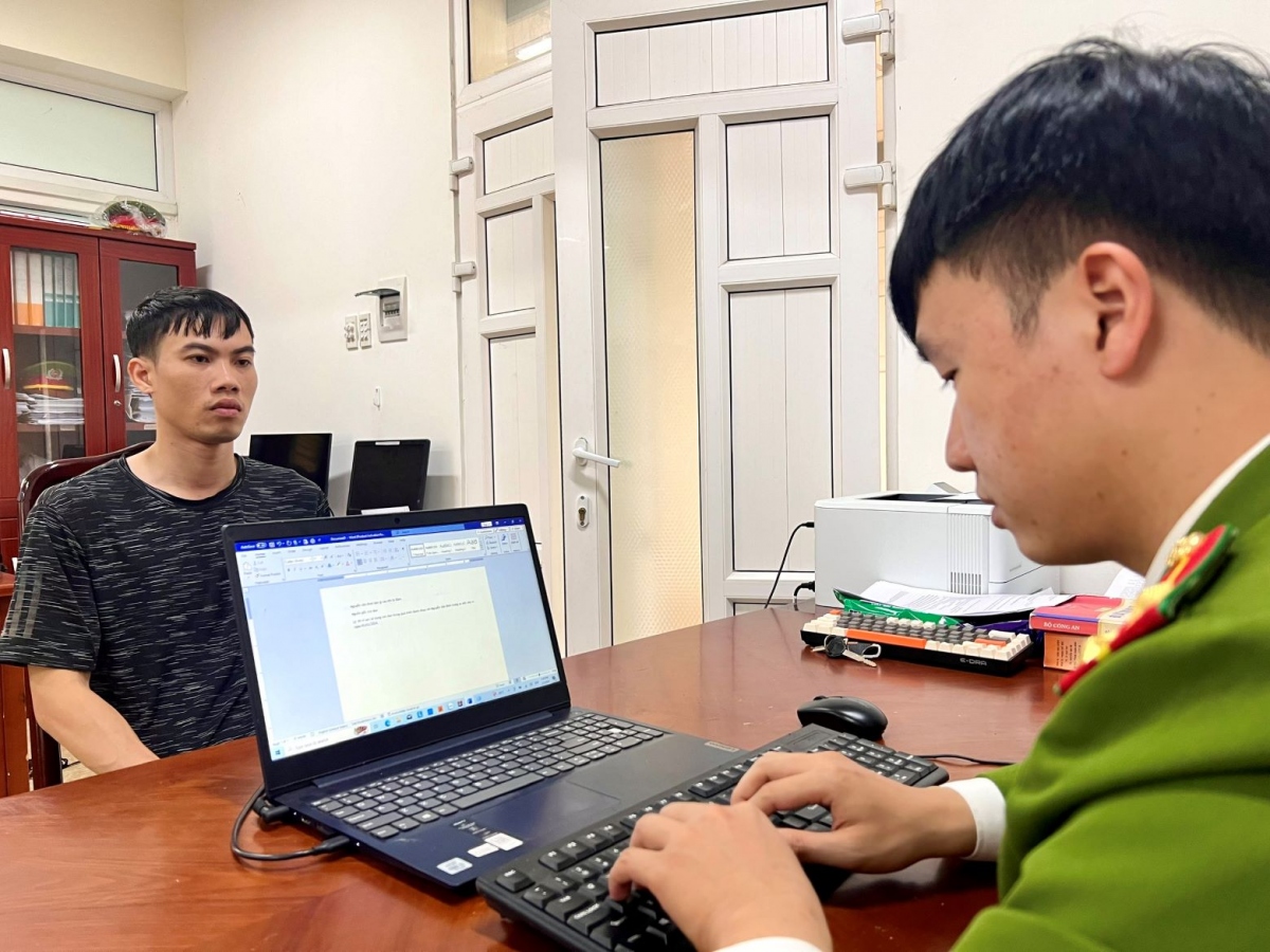 Đối tượng Nguyễn Cửu Quốc tại cơ quan công an.