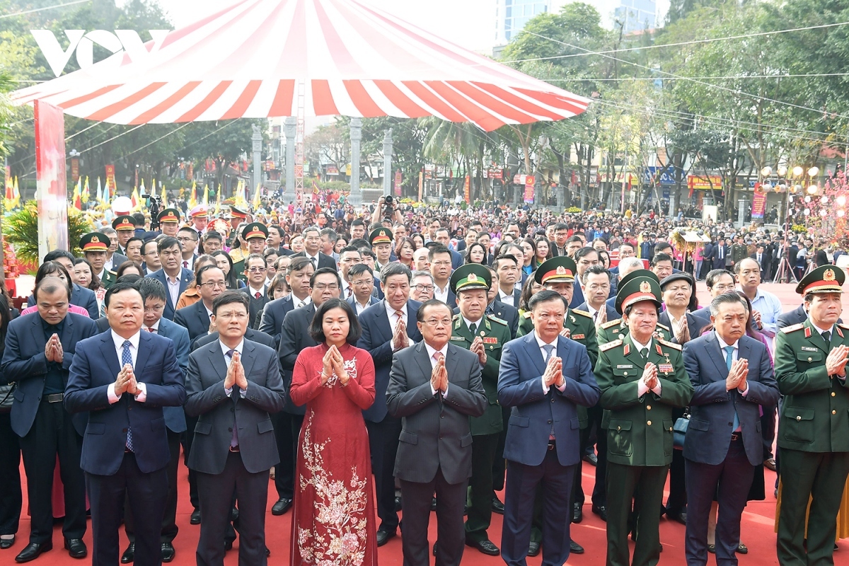The opening ceremony of the festival is held in a solemn atmosphere.