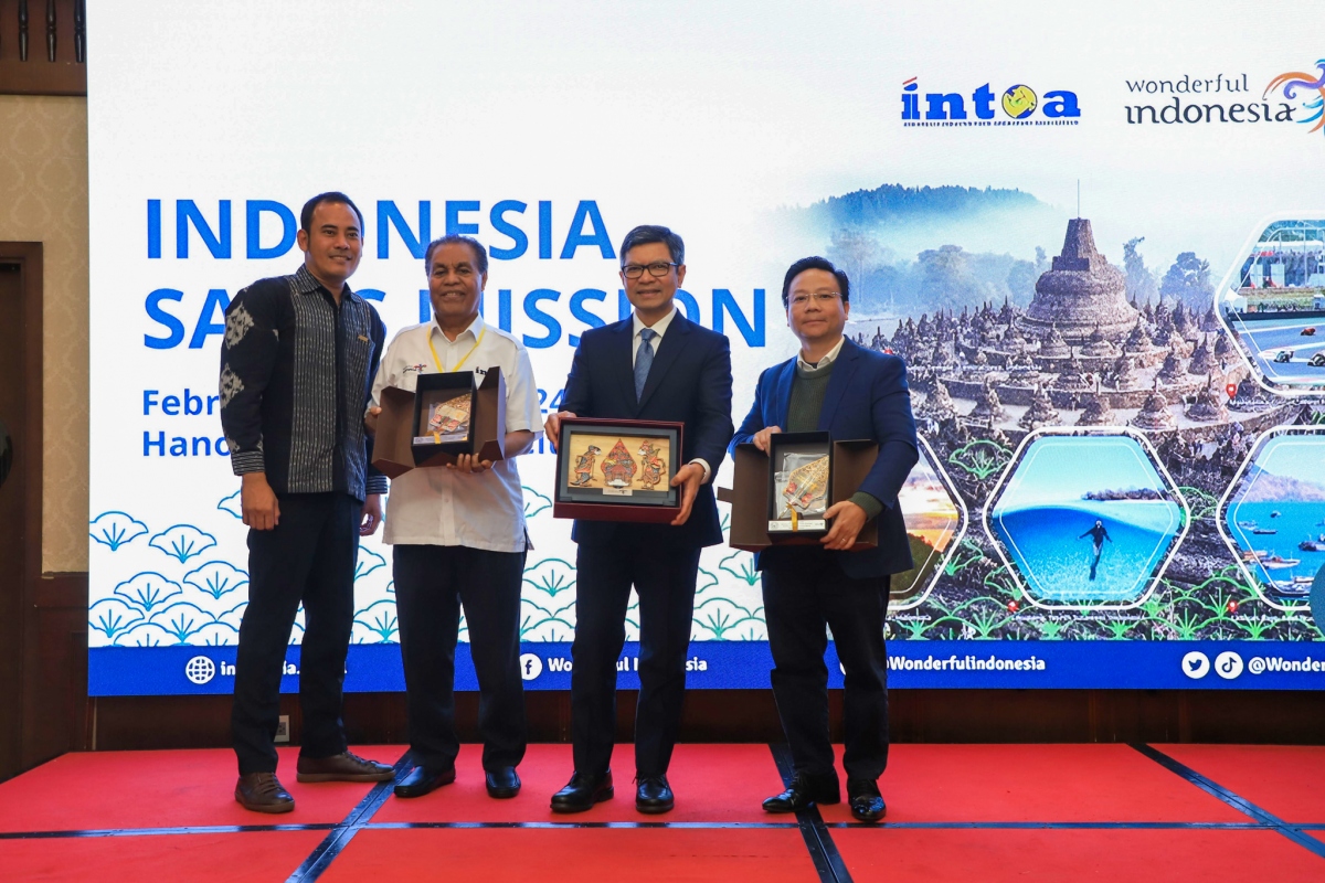 Ngài Denny Abdi - Đại sứ Indonesia tại Việt Nam (thứ 2 từ phải sang).