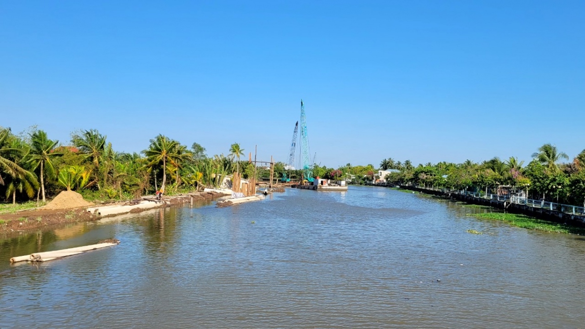 Dự án Đường giao thông hai bên bờ sông Bảo Định thi công tiến độ " rùa bò"