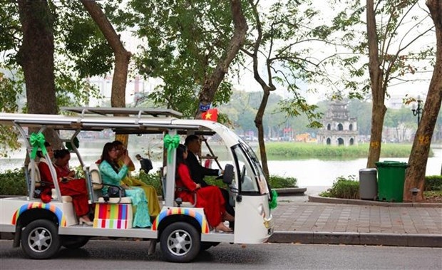 Electronic bus going around Hoan Kiem lake