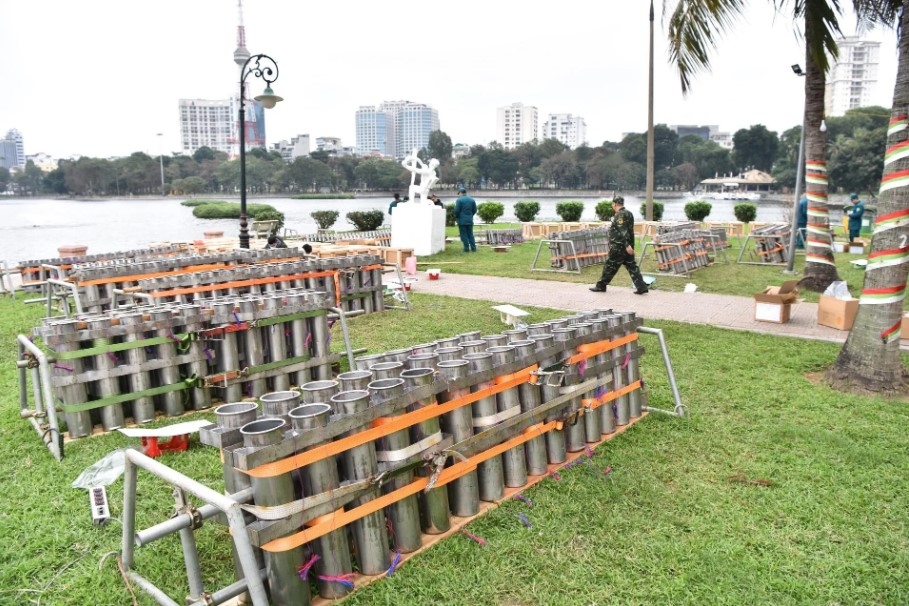 Soldiers are present at Thong Nhat (Reunification) Park in Hai Ba Trung district of Hanoi from early morning on February 9, or the 30th day of the last lunar month, as they prepare to put on a firework show on Lunar New Year's Eve.