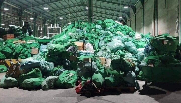 Kho của một số hãng giao hàng quá tải đơn hàng dịp giáp Tết. (Ảnh: Group Giao hàng Tiết Kiệm)