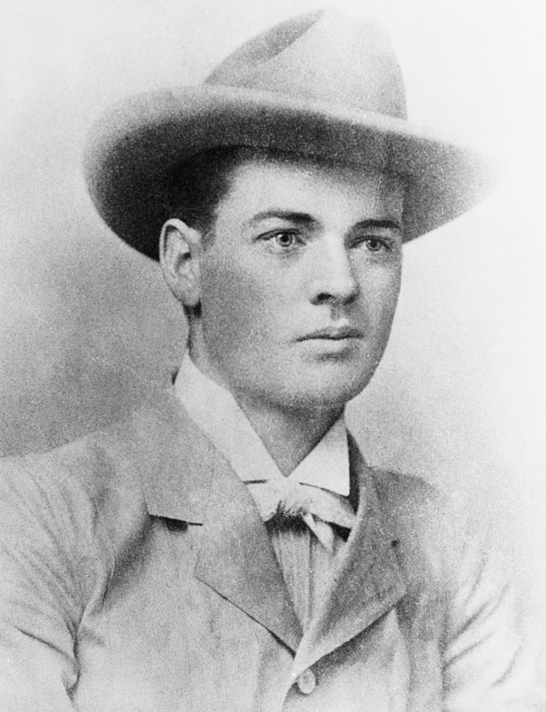 Herbert Hoover là tổng thống thứ 31 của Mỹ. Ông là một trong những thế hệ học sinh đầu tiên của Đại học Stanford. Năm 1895, Herbert Hoover tốt nghiệp với tấm bằng ngành Địa chất. Trước khi đắc cử, ông làm việc với tư cách kỹ sư, doanh nhân.
